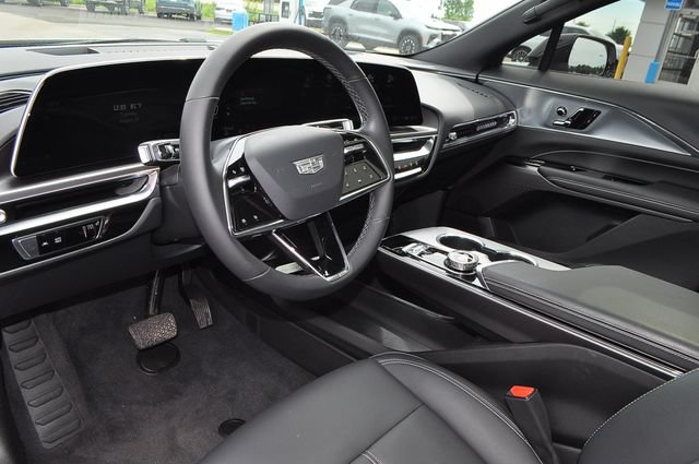 Used 2024 Cadillac Lyriq Tech w/ LPO, Floor Liner Package AWD/4WD image 9