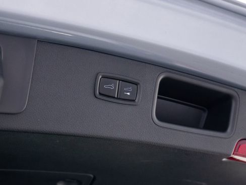 Certified 2023 Porsche Macan S image 32