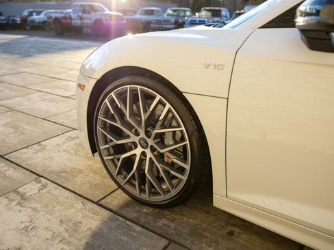 Used 2018 Audi R8 V10 plus image 21