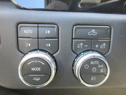 New 2026 GMC Sierra 3500 SLE w/ SLE Value Package AWD/4WD image 16