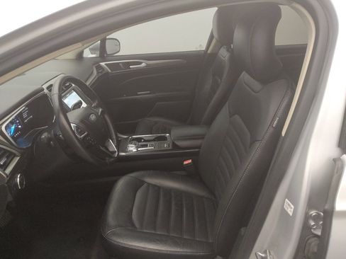 Used 2018 Ford Fusion SE w/ Fusion SE Technology Package FWD image 17