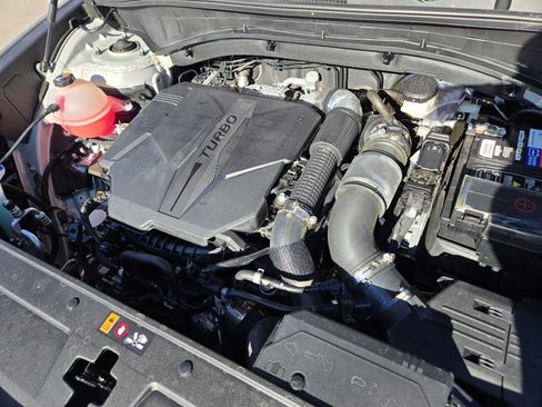 Used 2023 Hyundai Santa Fe Calligraphy image 17