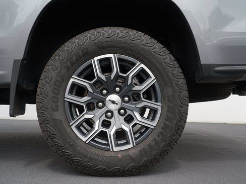 Used 2024 Chevrolet Colorado Z71 w/ Z71 Convenience Package 2 AWD/4WD image 33