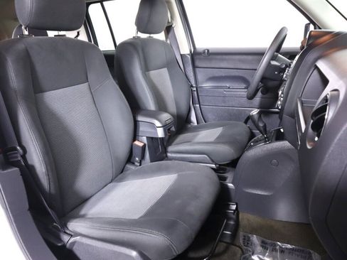 Used 2017 Jeep Patriot Sport AWD/4WD image 28