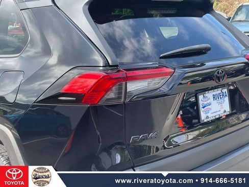 Used 2022 Toyota RAV4 XLE Premium AWD/4WD image 12