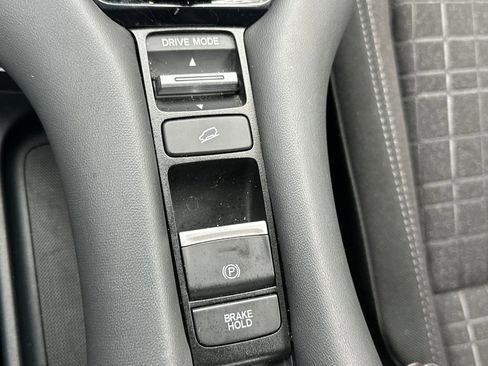 Used 2024 Honda HR-V LX image 33