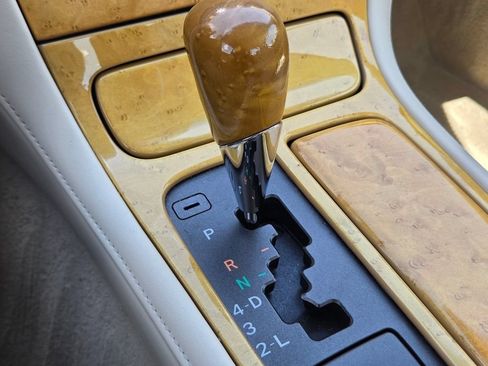 Used 2005 Lexus SC 430 Convertible RWD image 39