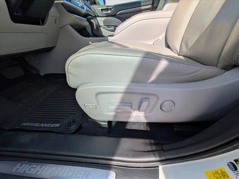 Used 2019 Toyota Highlander Limited Platinum image 18