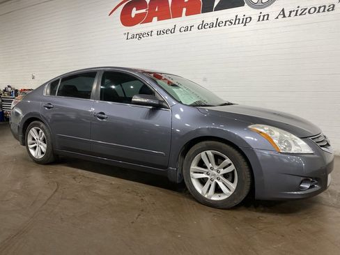Used 2012 Nissan Altima 3.5 SR w/ Sport Pkg image 2