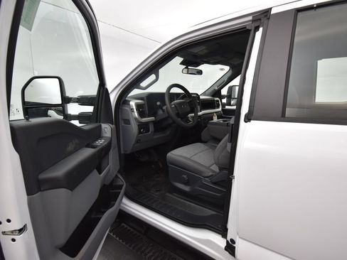 New 2026 Ford F250 XL w/ XL Chrome Package AWD/4WD image 8