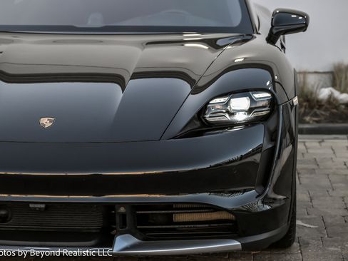 Used 2024 Porsche Taycan Turbo image 9