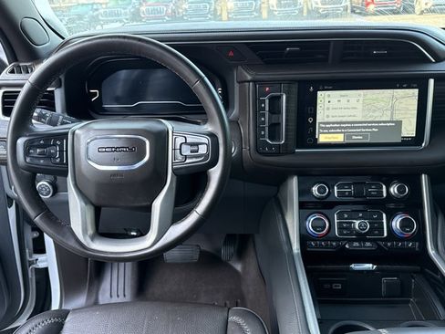 Used 2023 GMC Yukon XL Denali AWD/4WD image 8
