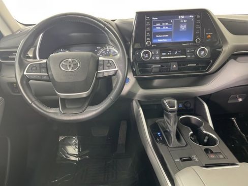 Certified 2022 Toyota Highlander XLE image 7