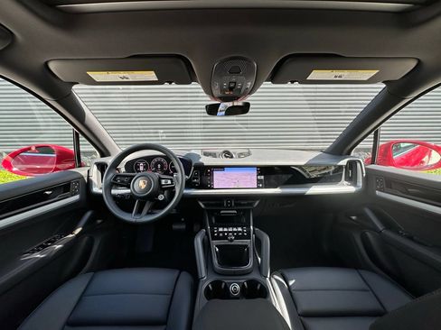 Certified 2025 Porsche Cayenne E-Hybrid AWD/4WD image 35