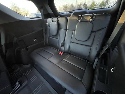 Used 2023 Ford Explorer Limited w/ Limited Technology Package image 19