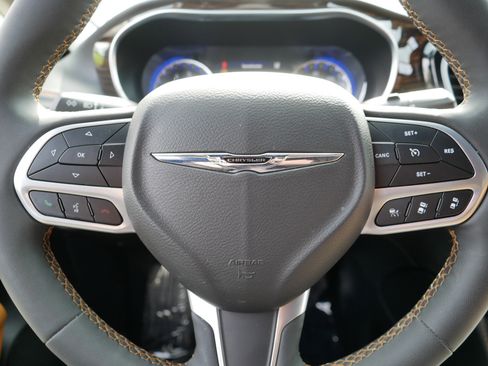 Used 2022 Chrysler Pacifica Pinnacle AWD/4WD image 26