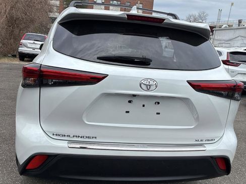 Used 2023 Toyota Highlander XLE image 4