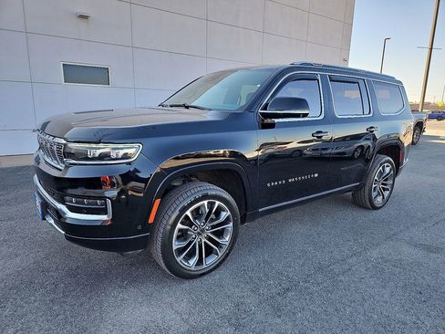 Used 2022 Jeep Grand Wagoneer Series III w/ Rear Seat Video Group 1 image 2