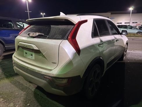 Used 2023 Kia Niro SX Touring image 7