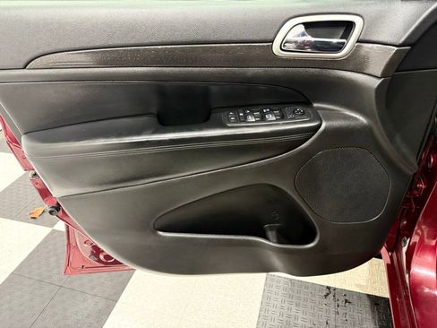 Used 2018 Jeep Grand Cherokee Altitude image 15