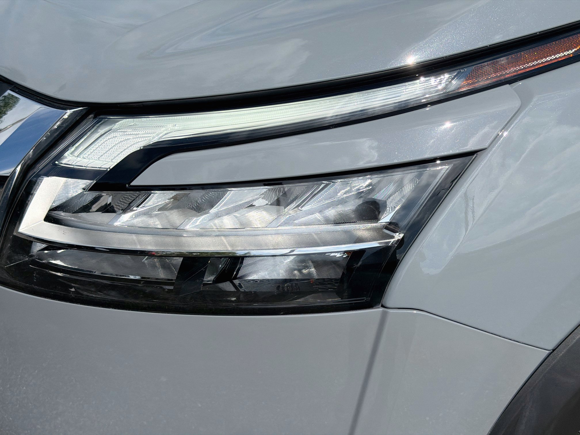 Used 2024 Nissan Pathfinder Platinum FWD image 9