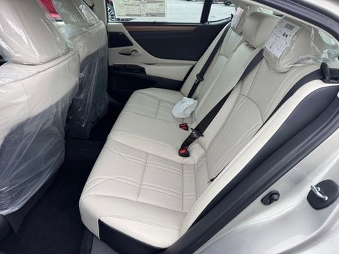 New 2025 Lexus ES 350 Ultra Luxury image 8