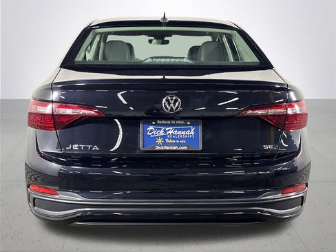 Used 2024 Volkswagen Jetta SE image 7