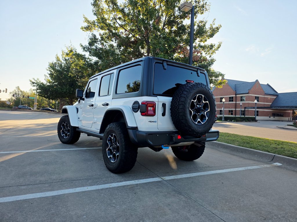 Used 2022 Jeep Wrangler Unlimited Rubicon 4xe w/ Cold Weather Group AWD/4WD image 17