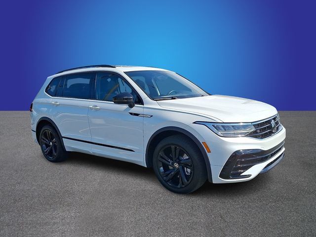 Used 2024 Volkswagen Tiguan SE R-Line FWD image 2