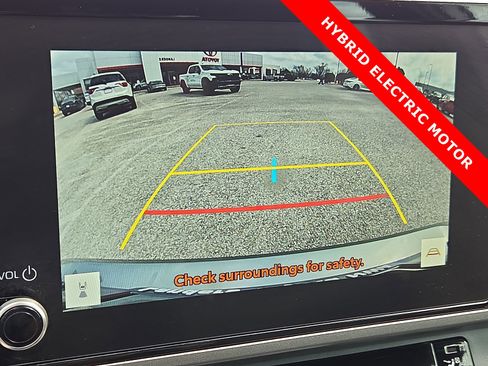 Used 2025 Toyota Camry SE w/ Convenience Package image 18