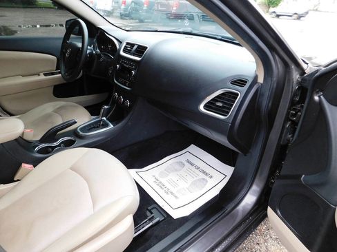 Used 2014 Dodge Avenger SE w/ Quick Order Package 27Z SE V6 FWD image 18