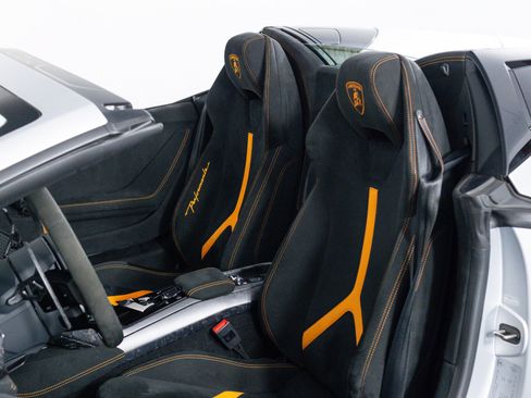 Used 2018 Lamborghini Huracan Performante AWD/4WD image 67