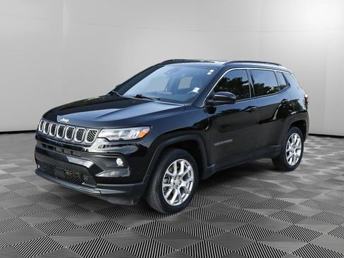 Used 2023 Jeep Compass Latitude AWD/4WD image 2