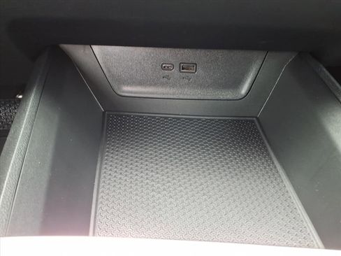 New 2026 Chevrolet Equinox LT w/ Convenience Package II FWD image 21