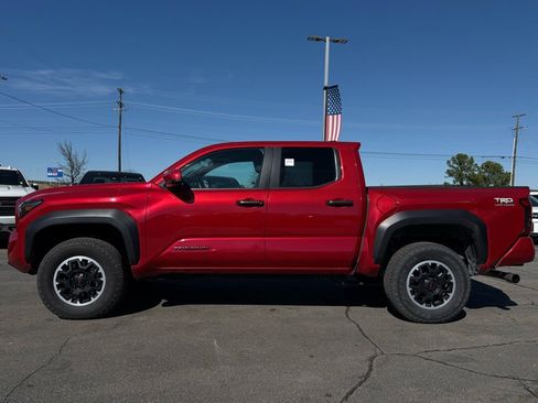 Used 2024 Toyota Tacoma TRD Off-Road image 4
