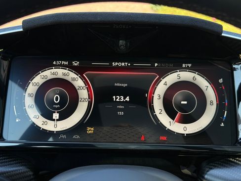 Used 2025 Aston Martin Vanquish image 6