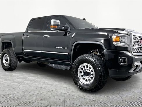 Certified 2019 GMC Sierra 2500 Denali w/ Duramax Plus Package image 3