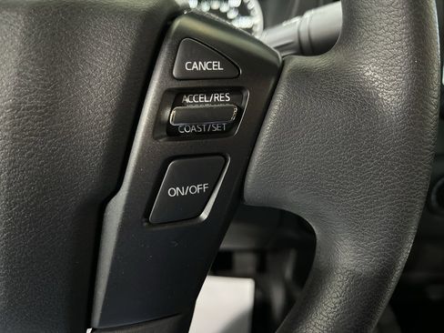 Used 2022 Nissan Frontier S image 6