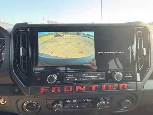 Used 2025 Nissan Frontier PRO-4X AWD/4WD image 25