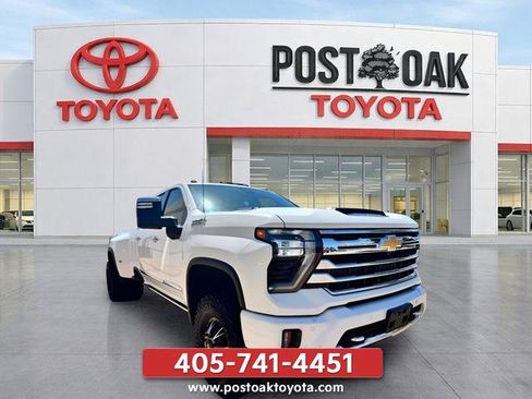 Used 2024 Chevrolet Silverado 3500 High Country w/ High Country Premium Package AWD/4WD image 2