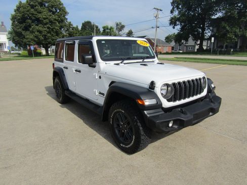 Used 2025 Jeep Wrangler Unlimited Sport AWD/4WD image 1