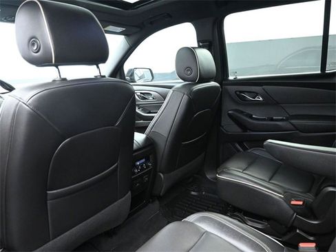 Used 2022 Chevrolet Traverse Premier image 11