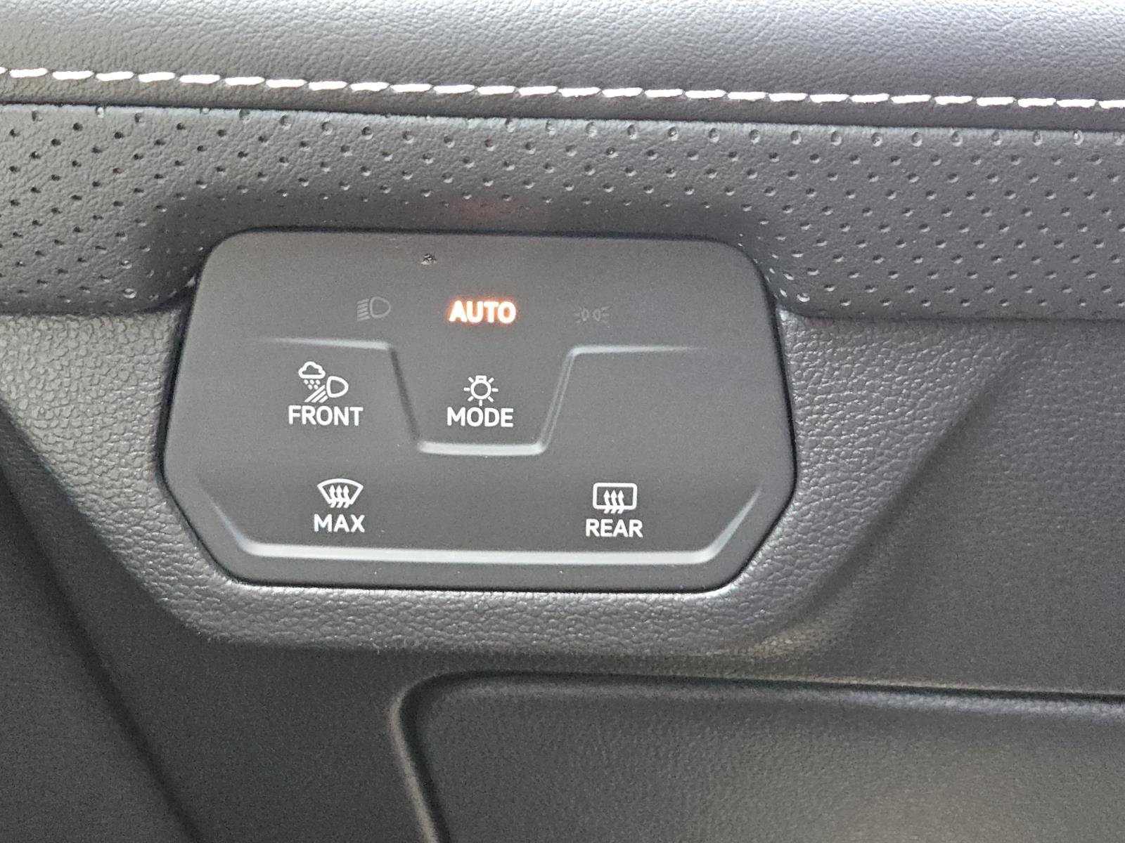 Used 2024 Volkswagen Atlas SE AWD/4WD image 19