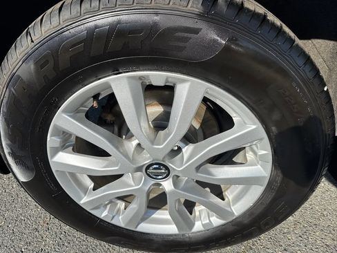 Used 2018 Nissan Rogue SV AWD/4WD image 15