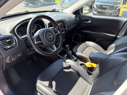 Used 2018 Jeep Compass Latitude FWD image 9