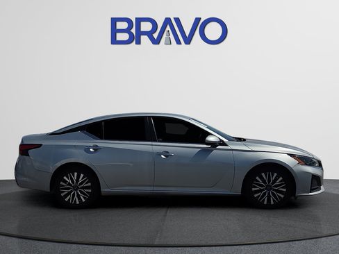 Used 2023 Nissan Altima 2.5 SV FWD image 5