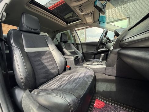 Used 2013 Toyota Camry SE w/ Leather Pkg FWD image 4