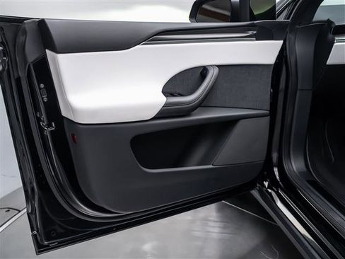 Used 2022 Tesla Model X Plaid image 29