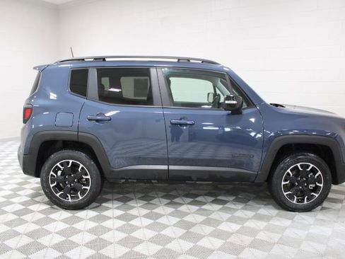 Used 2023 Jeep Renegade Latitude image 11