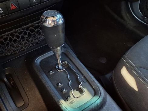 Used 2015 Jeep Wrangler Unlimited Sahara w/ Dual Top Group image 17